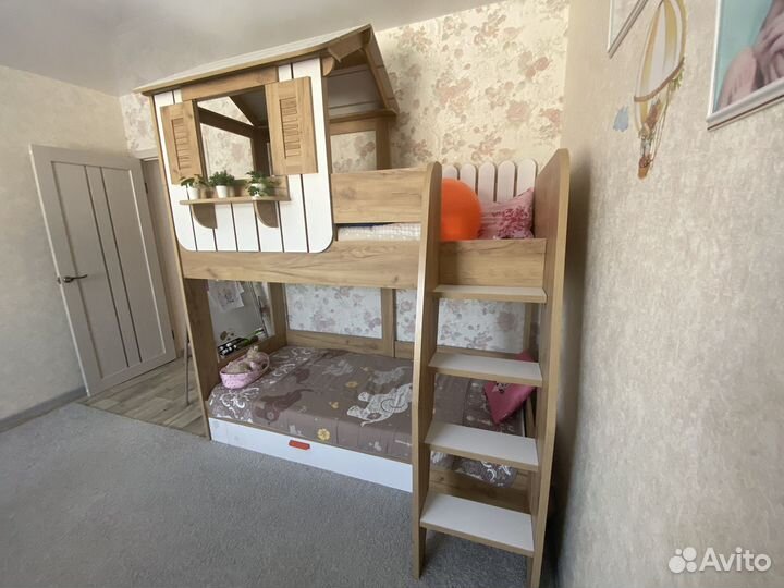 Кровать двухъярусная