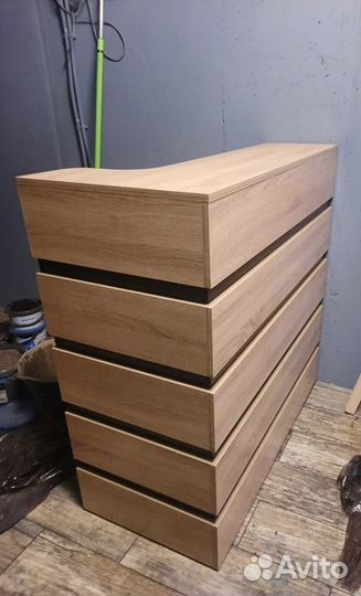 Стойка ресепшн