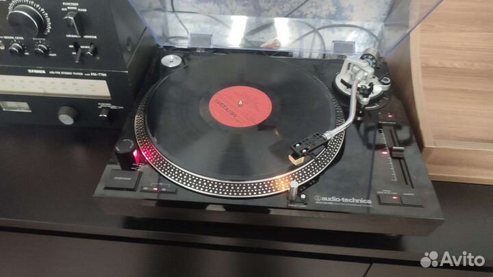 Виниловый проигрыватель