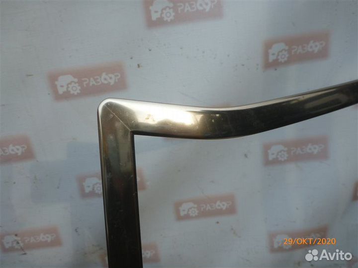 Молдинг стекла задний левый Mercedes-Benz 190 W201