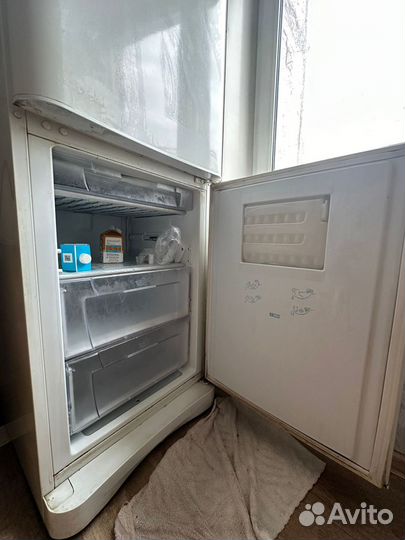 Продается холодильник Indesit