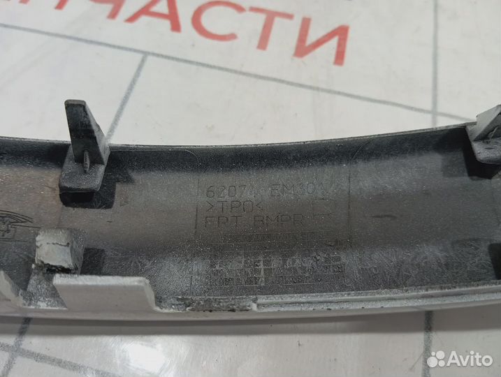 Накладка переднего бампера правая Nissan Tiida (C11) 62074-EM30A