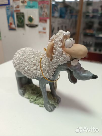 Фигурка хитрый волк