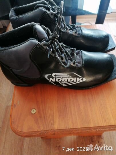 Лыжные ботинки