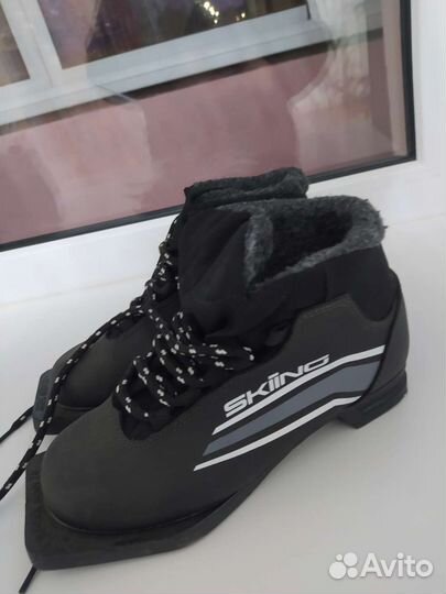 Лыжные ботинки