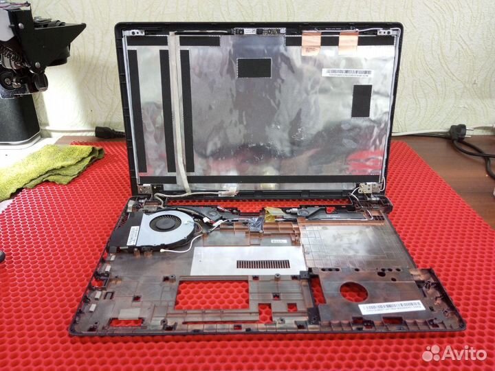 Ноутбук Asus R540 (разбор)