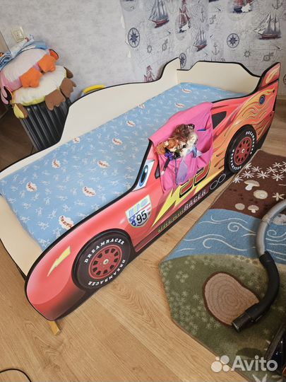 Детская кровать машинка