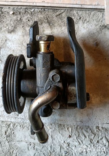 Насос гур Nissan Bluebird