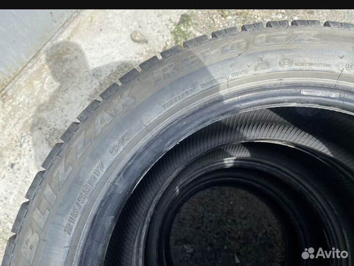 Bridgestone Blizzak Revo GZ 215/55 R17