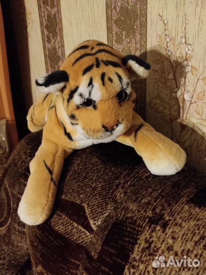 Новый плюшевый тигрёнок