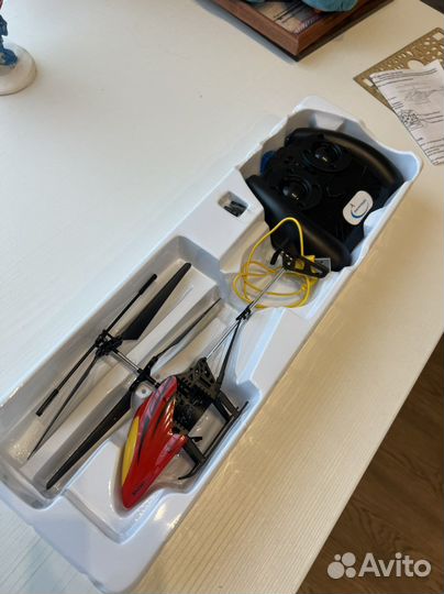 Вертолет игрушечный