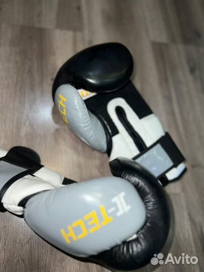 Боксерские перчатки