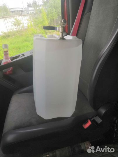 Канистра пластиковая, с краном. Новая, 20 л