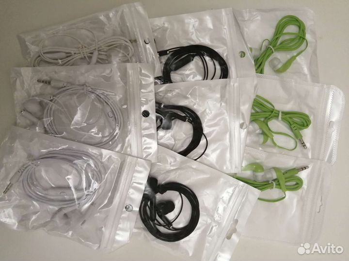 Наушники. Много наушников