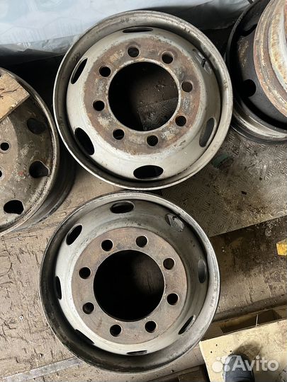 Диски на японца 8.25 R 22.5 8 отверстий