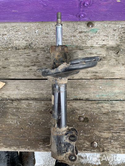 Амортизатор Lexus rx 330