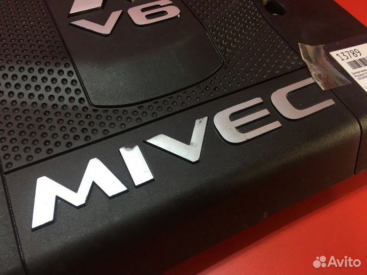 Декоративная крышка двс Mitsubishi Pajero V87W