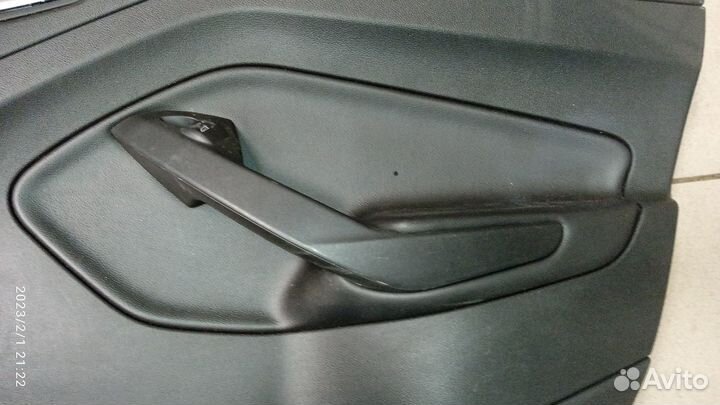 Обшивка двери задней правой Ford Kuga 2