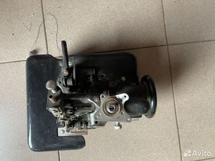 Швейная машинка оверлок