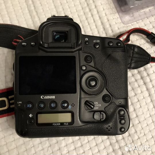 Зеркальный фотоаппарат Canon 1D X хороший комплект