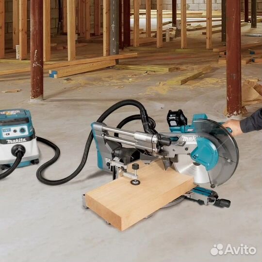 Аккумуляторная торцовочная пила XGT Makita LS003GZ