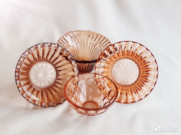 Посуда из цветного стекла карамельного оттенка