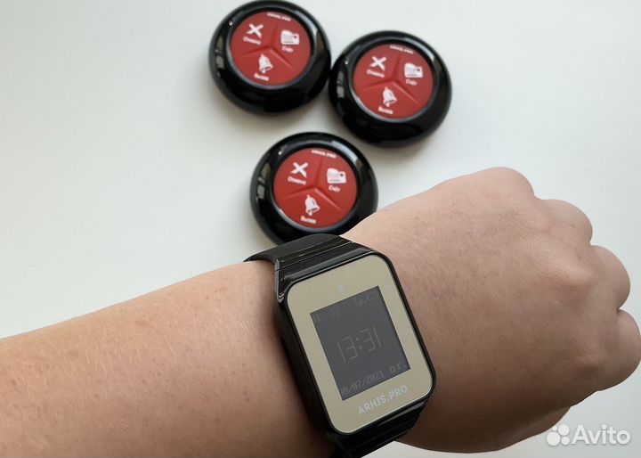 Премиальная кнопка вызова официанта и часы