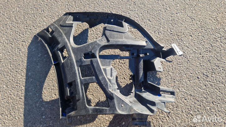 Кронштейн переднего бампера Renault Megane 3