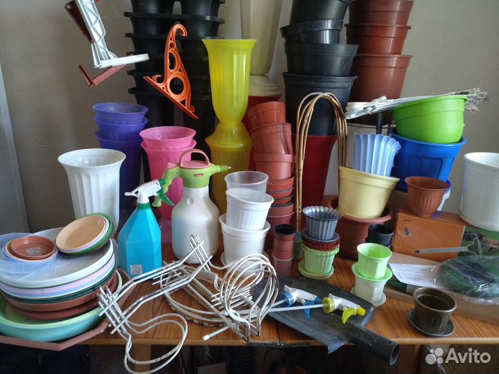 Горшки, вазы для цветов, кротоотпугиватель, лопата