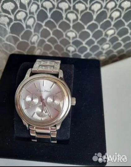 Часы женские. Купальник