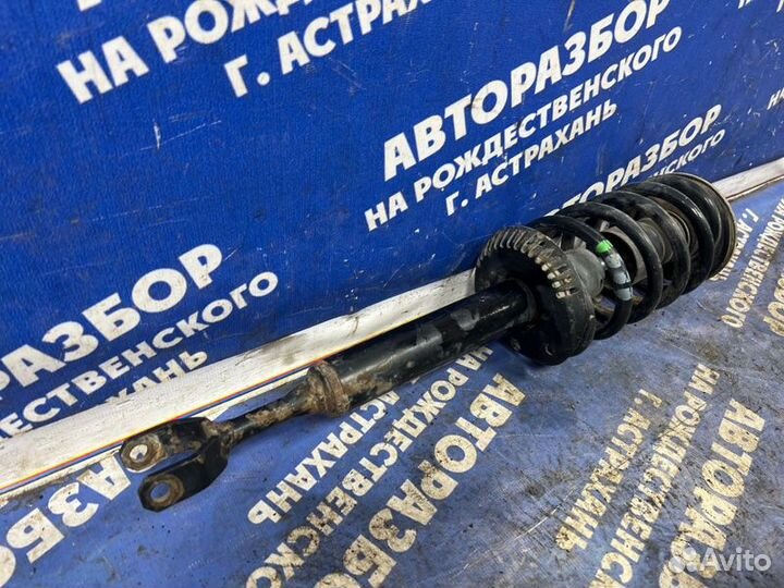 Передняя правая стойка амортизатора Audi A6C6