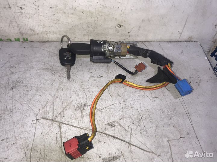 Замок зажигания Peugeot 206