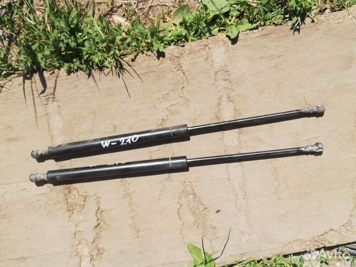 Амортизатор капота Мерседес W210