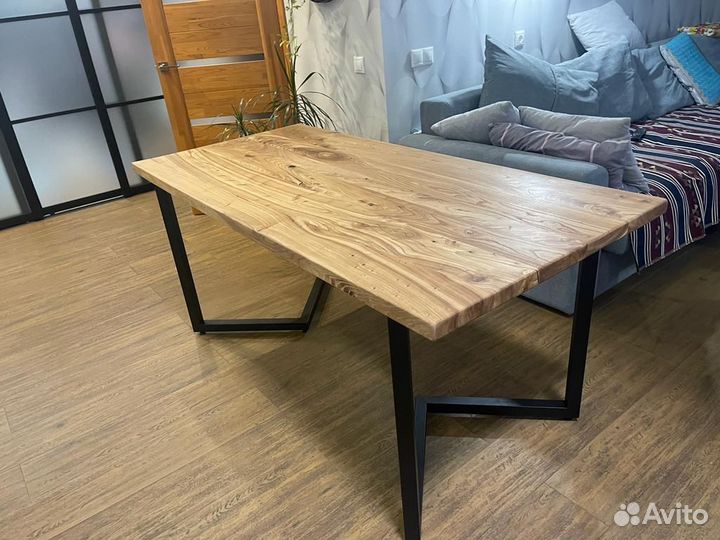 Стол обеденный