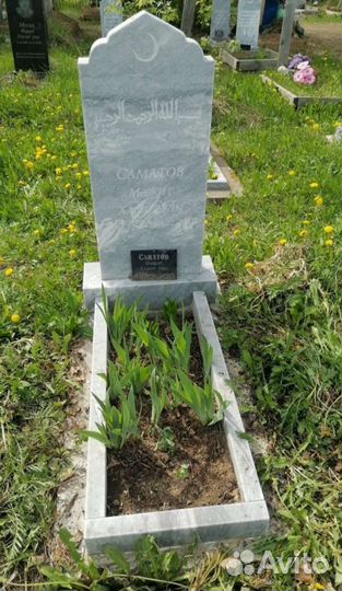 Уборка могил, мест захоронений на кладбище