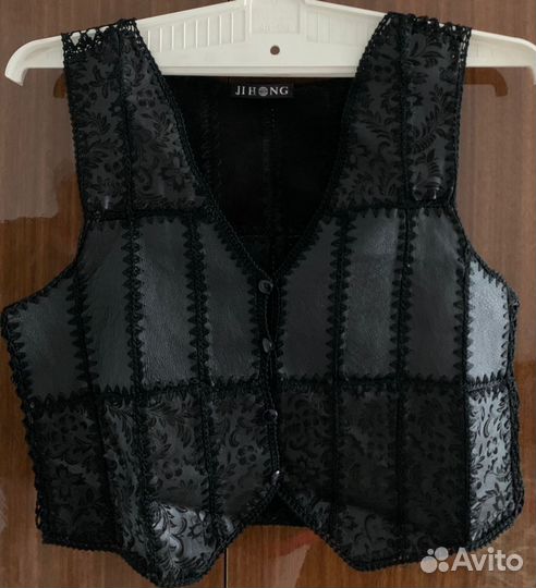 Жилет из кусочков натуральной кожи, рпазмер S-M