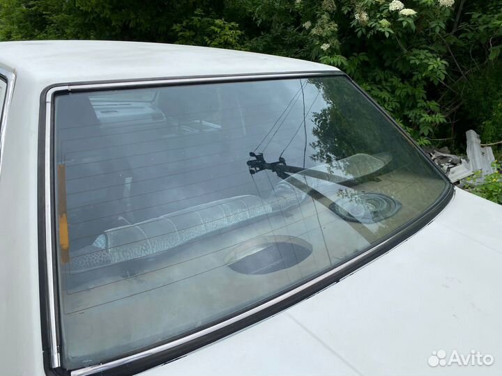 Заднее ветровое стекло Nissan Sunny B11