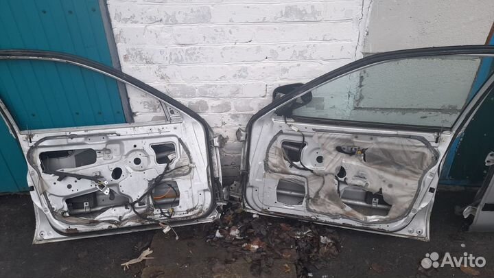 Двери mitsubishi carisma