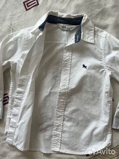 Белая рубашка с длинным рукавом на мальчика