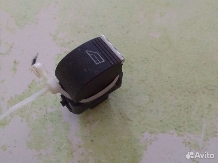 Кнопка стеклоподъемника Ford Focus 3 CB8 pnda 2010