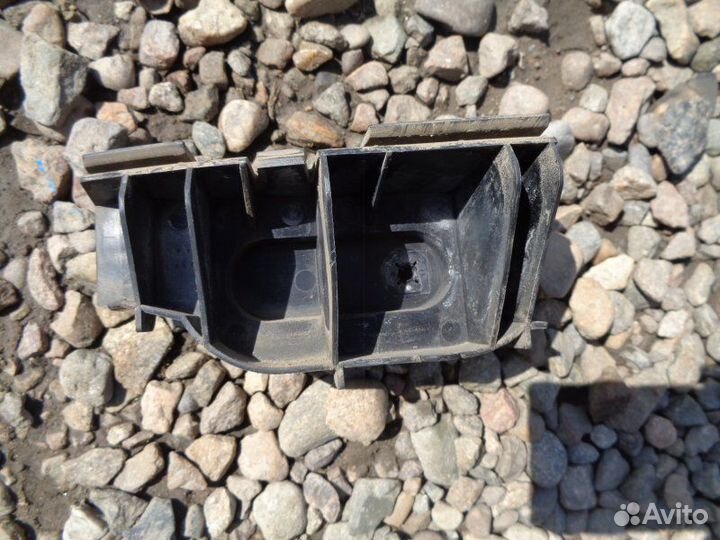 Крепление бампера заднее левое Toyota Allex NZE121