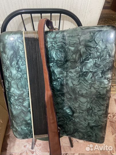 Аккордеон красный партизан