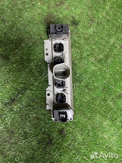 Кнопка обогрева стекла Ford Focus 2 хетчбек shda