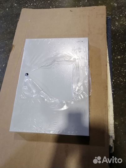 Ключница настенная металлическая