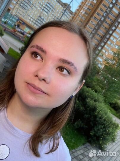 Модель на брови