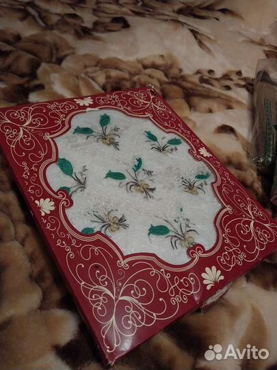 Скатерть и салфетки с вышивкой