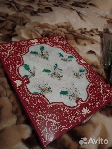 Скатерть и салфетки с вышивкой