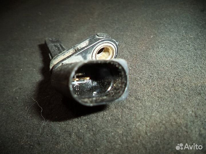 Датчик ABS задний левый Volkswagen Passat Variant