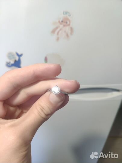 Кольцо с муссанитом из-за рубежа