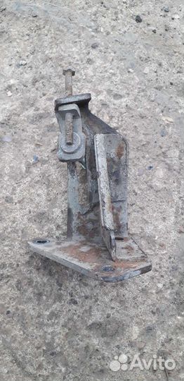 Кронштейн генератора ваз 2110-12